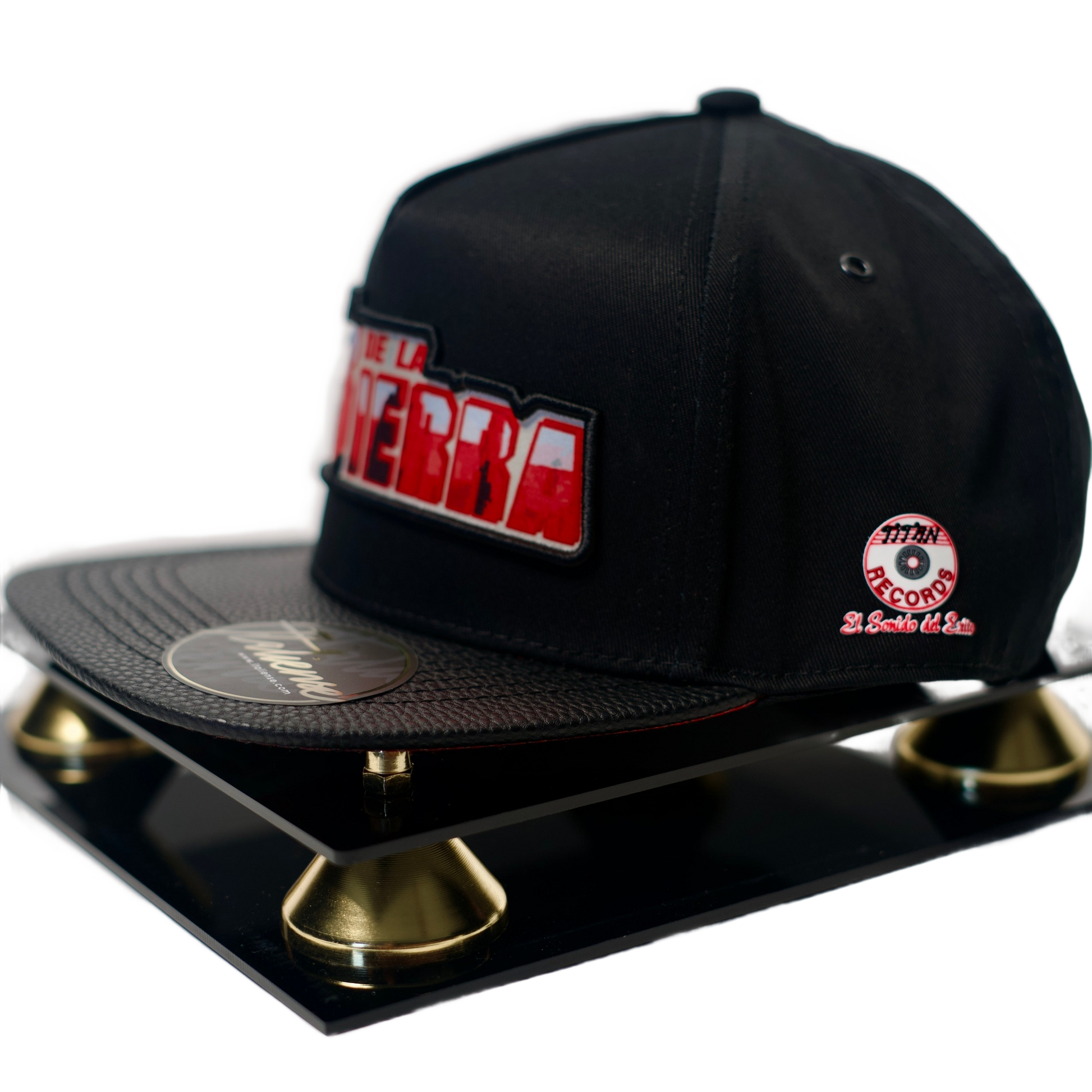 El As de la Sierra x Titan Records Black Hat — vista 2